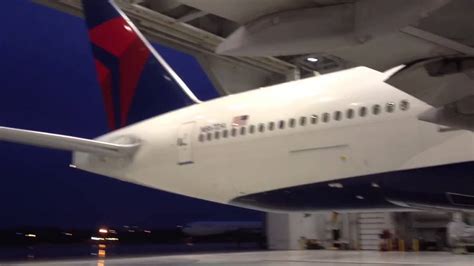 Boeing 777 to Detroit .